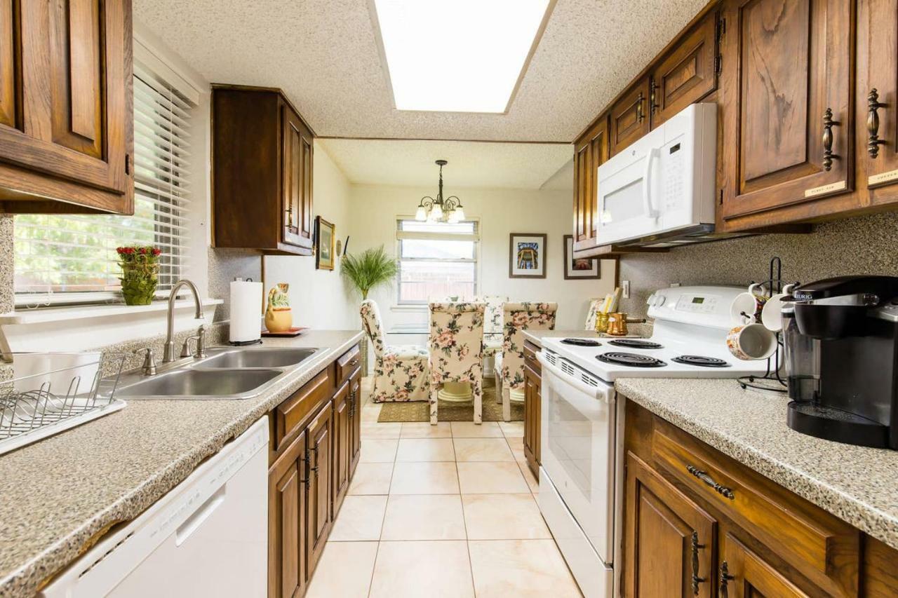 Oasis Near Dfw Airport With Mediterranean Setting Irving Luaran gambar